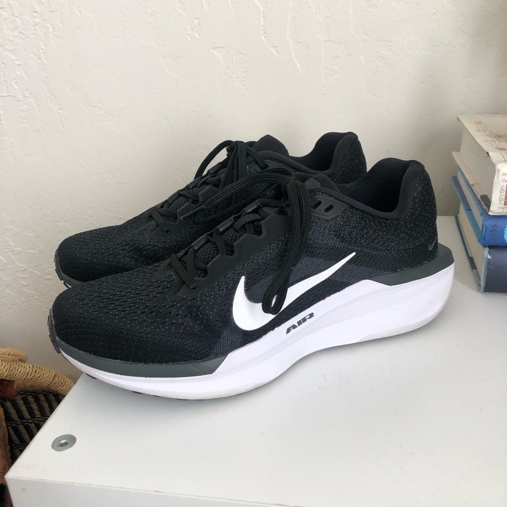 Nike Women's Black Winflo 11 Running Shoes 7.5